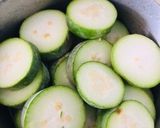 Hình bước làm 2 của món Sâm bí đao trà hoa cúc đường phèn