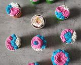 Foto langkah ke 6 dari resep Chocolate Cupcake with Strawberry Filling (decorating cake).