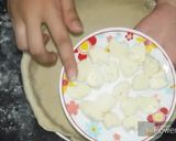 صورة لخطوة 3 من وصفة عجينه البيتزا باسهل طريقه