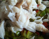 Foto del paso 2 de la receta: Tortilla de bacalao y pimientos