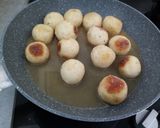 A picture of step 5 of Ricotta Meatballs in a Skillet.