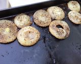 Une image de l'étape 7 de Oignons de roscoff aux herbes de Provence.