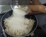 ओल्या नारळाची वडी (Olya Naralachi Vadi Recipe In Marathi) रेसिपी स्टेप 2 फोटो 
