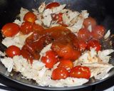 Foto del paso 3 de la receta: Fideos de zanahoria con cherry explotados y pollo al wok
