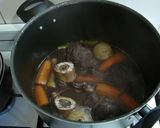 Foto del paso 3 de la receta: Osobucco (Caracú) al malbec