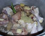 A picture of step 1 of Tinolang manok.