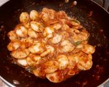 A picture of step 2 of Chatpata Tomato Podi Idli.