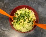 Jégsaláta virslivel, gyümölccsel recept fázis 3 fotója