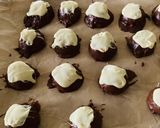 A picture of step 4 of Biscoff xmas mini pudding.