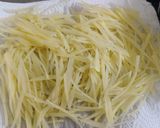 Foto langkah ke 2 dari resep Potato Paille.