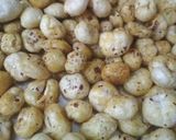A picture of step 4 of Spicy roasted makhane.