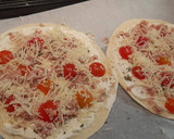 Foto del paso 2 de la receta: Pizza en tortilla de trigo