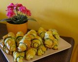 Medvehagymás kiflik recept fázis 5 fotója