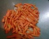 Foto langkah ke 2 dari resep Telur dadar carrot bombay.