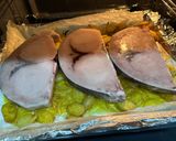 Foto del paso 4 de la receta: Pez espada al horno con patatas y cebolla