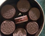A picture of step 3 of Oreo dates fusion bites.