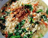 Foto langkah ke 6 dari resep Resep Indomie Kuah Ayam Bawang Super Pedas.