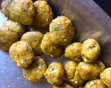 करेला की छिलकेकी  मठरी(karela ki chilke ki mathri recipe in hindi) रेसिपी चरण 3 फोटो