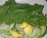 A picture of step 1 of Lattus and cucumber wit ginger juice.