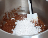 Foto del paso 4 de la receta: Bizcocho de coco, almendra, chocolate, y naranja...🥧 🥥🍫🍊