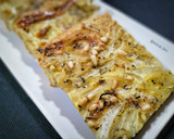 Foto del paso 5 de la receta: Coca de cebolla y piñones