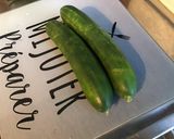 Une image de l'étape 2 de Salade de tomates et concombre au lonzo,cornichons et petits oignons.