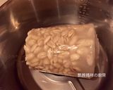 A picture of step 3 of Soy Milk Jelly with Peanut Soup.