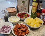 Foto del paso 1 de la receta: Papas guisadas con chorizo y pimientos