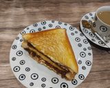 Foto langkah ke 5 dari resep Sandwich Telur Abon Klasik.