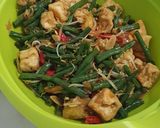 Foto langkah ke 5 dari resep Tumis kecap kacang panjang, toge dan tahu.
