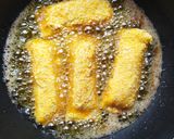 Foto langkah ke 5 dari resep Roti Goreng Pisang Coklat.