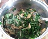 Foto del paso 2 de la receta: Pasta con espinacas y champiñones a la crema
