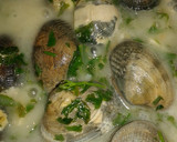 Foto del paso 3 de la receta: Almejas en salsa verde