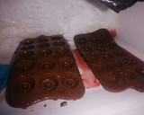 Foto del paso 7 de la receta: Bombones de chocolate con relleno de fresa 🍓 🍫