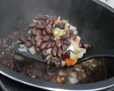 Foto del paso 3 de la receta: Caraotas - Porotos negros guisados muy sabrosos! 🥣