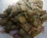 Foto del paso 3 de la receta: Revuelto de alcachofas con champiñón y bacon ahumado