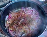 Foto del paso 7 de la receta Dorada y gambas con cebollas confitadas a la Canela y pasas