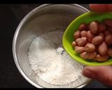 A picture of step 2 of Coconut and peanut chutney.
