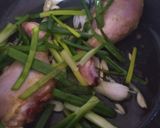 A picture of step 2 of Spring onion chicken drumsticks.