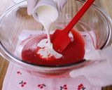 A picture of step 6 of Creamy Strawberry Milk Jelly Pudding.