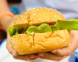 Hình bước làm 4 của món Hamburger Bò