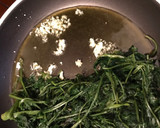Foto del paso 5 de la receta: Hierbas silvestres salteadas (roselles, llicsons i camarotges)