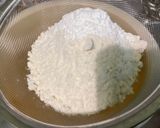 Une image de l'étape 2 de Gâteau fruité aux raisins, pomme et citron /gingembre.