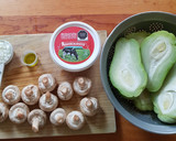 Foto del paso 1 de la receta: Chayotes rellenos de requesón con champiñones