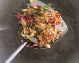 รูปขั้นตอนการทำที่ 1 ของ “ผัดกะเพราไก่ชิ้น”