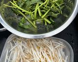 Foto langkah ke 1 dari resep Urab Sayur Bumbu Sangrai.