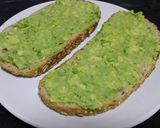 A picture of step 2 of Avocado, smoked salmon and pickle sandwich.