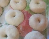 Foto langkah ke 2 dari resep Donat Ekonomis (sumber yt: ResepPapa).