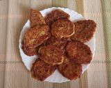 Фото кроку 3 до Кабачковые оладьи с помидором и морковкой.
