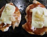 Foto del paso 6 de la receta: Pechugas a la pizza en plancheta